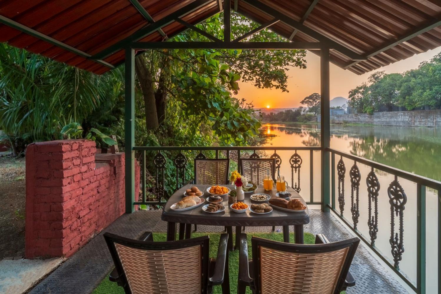 Vintage Estate - Lakeside Allure With Vintage Decor,A Plunge Pool & A Lawn Featuring A Charming Gazebo คาร์จัต ภายนอก รูปภาพ