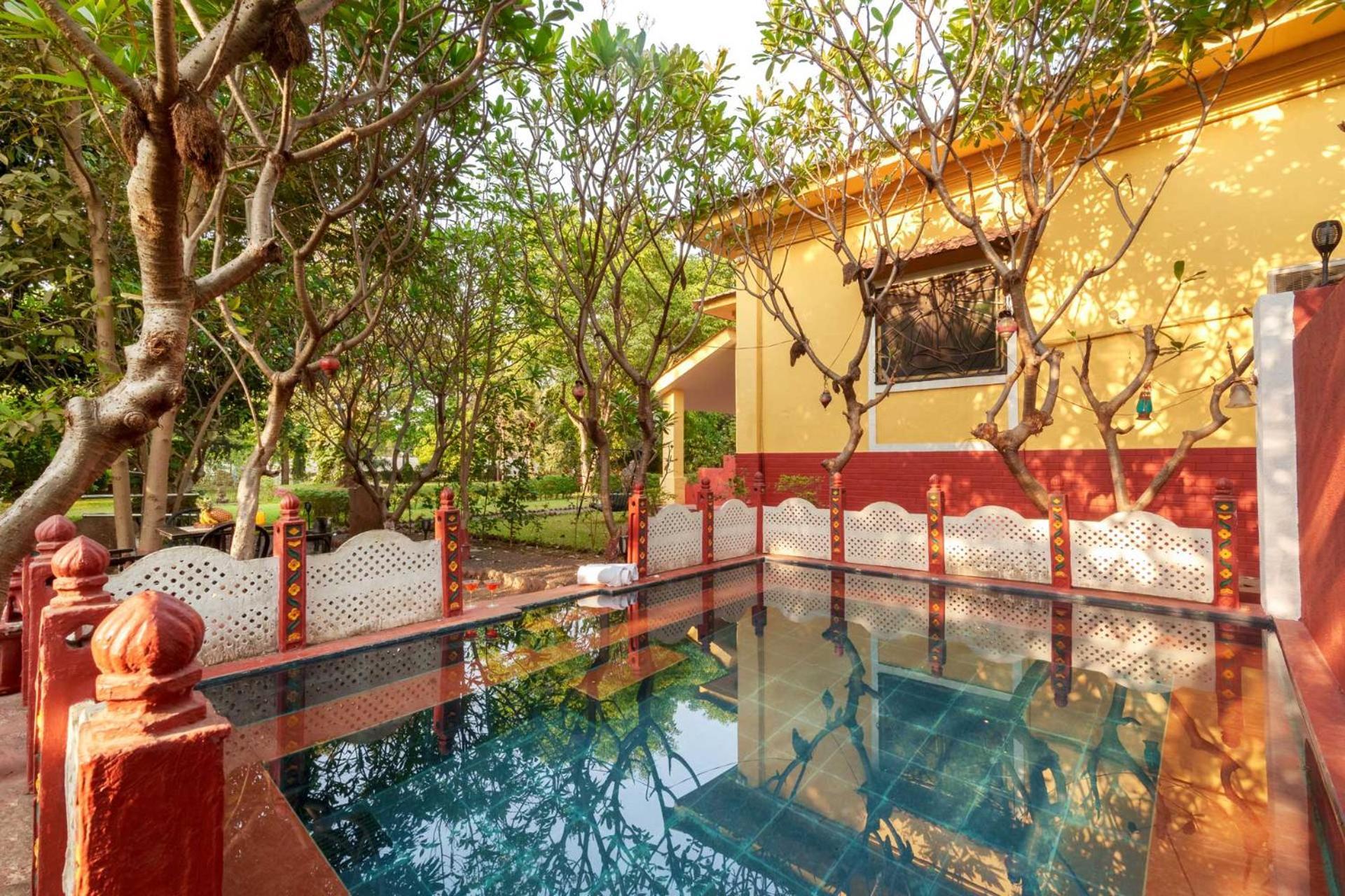 Vintage Estate - Lakeside Allure With Vintage Decor,A Plunge Pool & A Lawn Featuring A Charming Gazebo คาร์จัต ภายนอก รูปภาพ