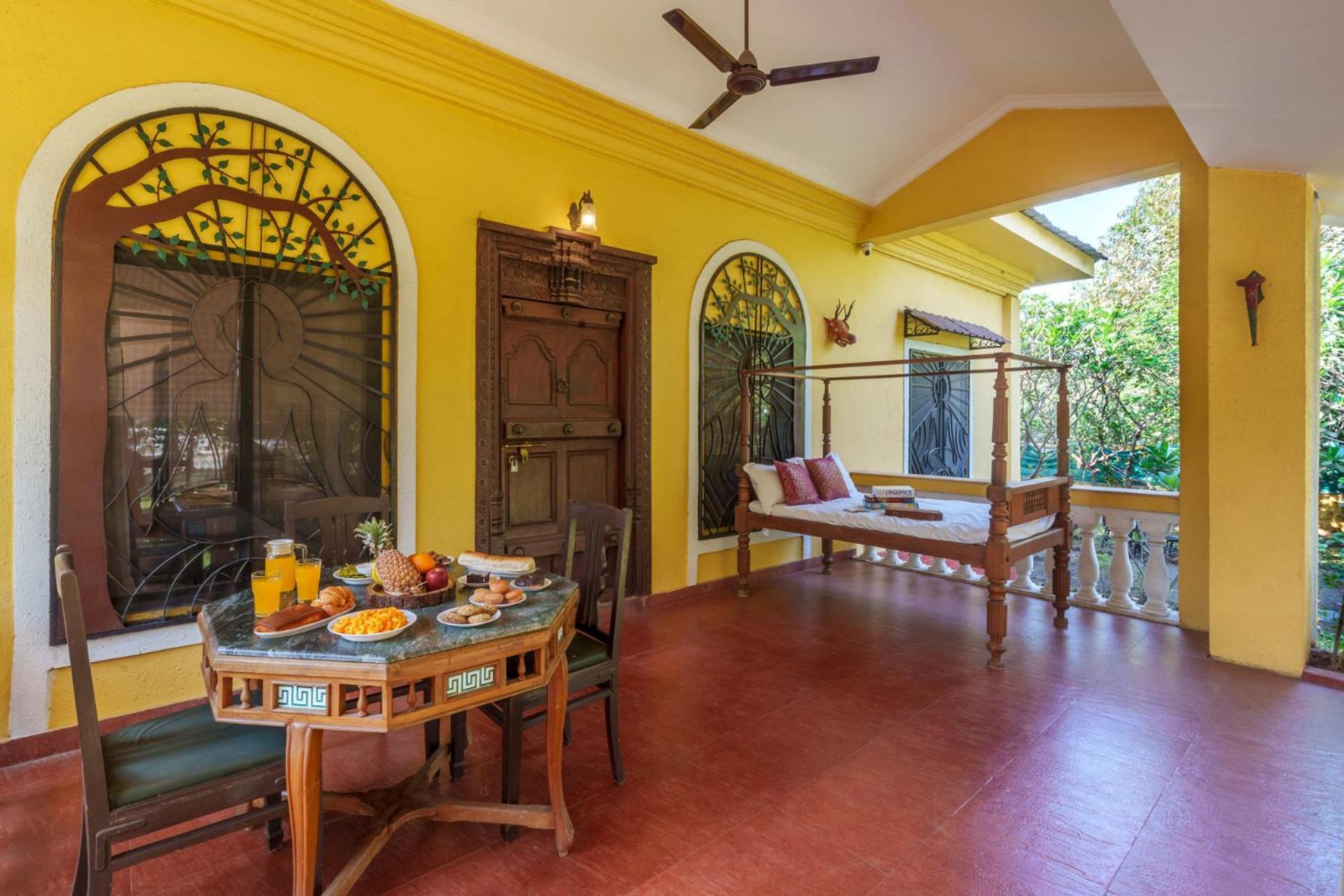 Vintage Estate - Lakeside Allure With Vintage Decor,A Plunge Pool & A Lawn Featuring A Charming Gazebo คาร์จัต ภายนอก รูปภาพ
