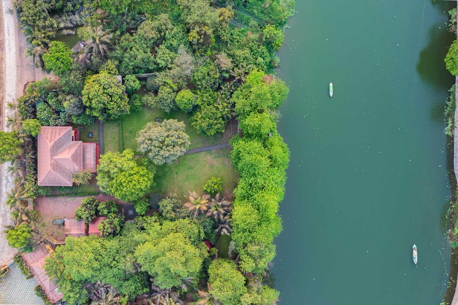 Vintage Estate - Lakeside Allure With Vintage Decor,A Plunge Pool & A Lawn Featuring A Charming Gazebo คาร์จัต ภายนอก รูปภาพ