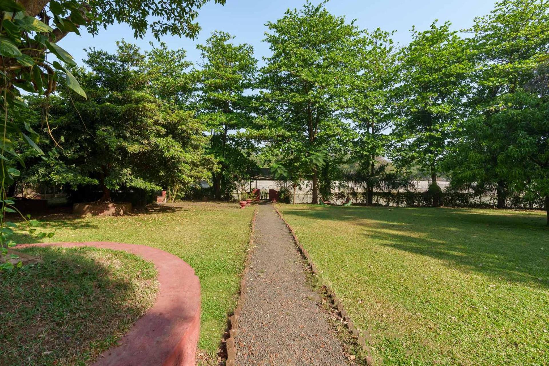 Vintage Estate - Lakeside Allure With Vintage Decor,A Plunge Pool & A Lawn Featuring A Charming Gazebo คาร์จัต ภายนอก รูปภาพ