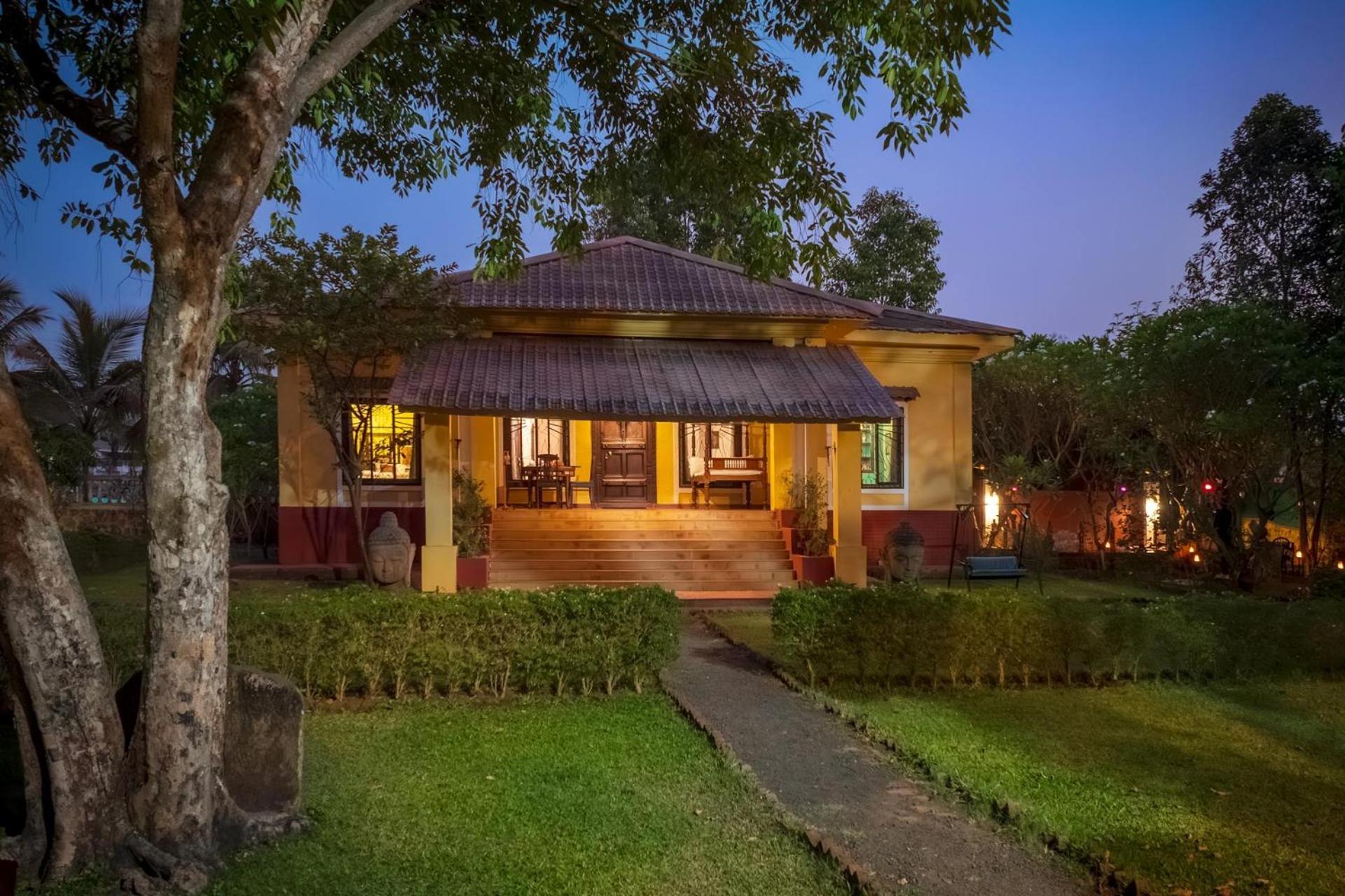 Vintage Estate - Lakeside Allure With Vintage Decor,A Plunge Pool & A Lawn Featuring A Charming Gazebo คาร์จัต ภายนอก รูปภาพ